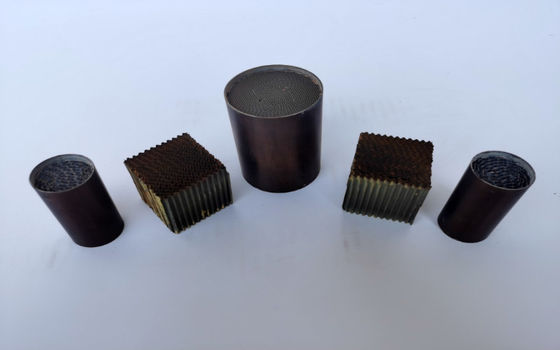 कॉर्डिएराइट हनीकॉम्ब उत्प्रेरक तत्व 400 सेल V2O5 TiO2 SCR